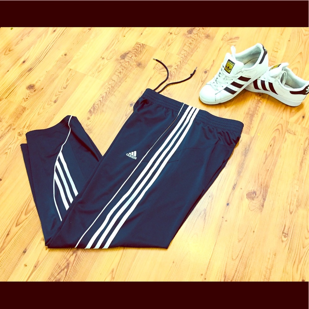 🏃🏻‍♂️🏃🏻‍♂️Adidas suit Size M  men’s🏃🏻‍♂️